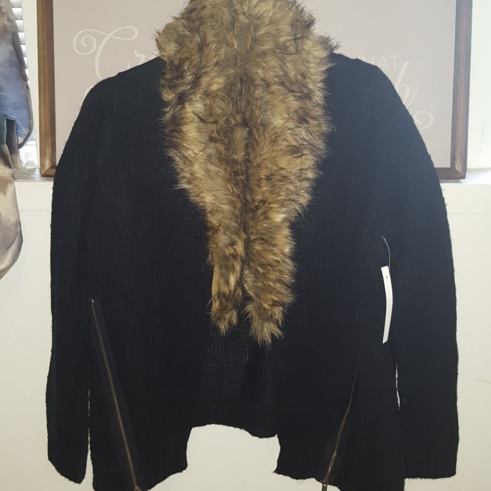 Black cardigan with Faux fur Collar